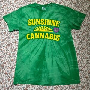 Trulieve Sunshine Fam T-Shirt - Medium - Green Tie-Dye “Free the Plant”
